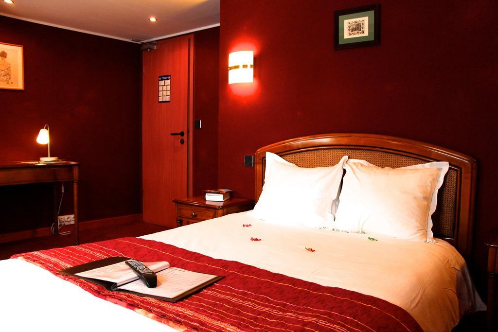 Hotel Restaurant La Cigogne 묑스테르 객실 사진