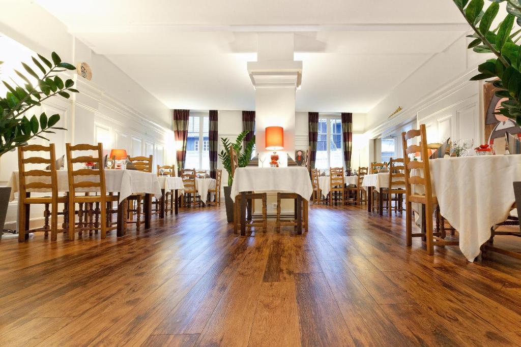 Hotel Restaurant La Cigogne 묑스테르 외부 사진