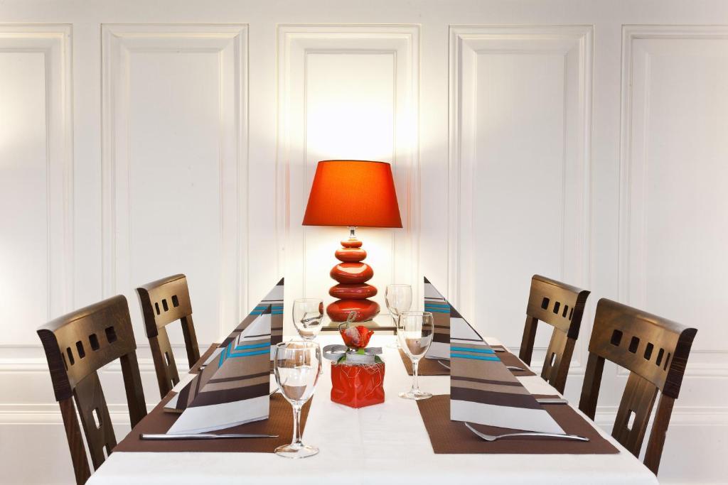Hotel Restaurant La Cigogne 묑스테르 외부 사진