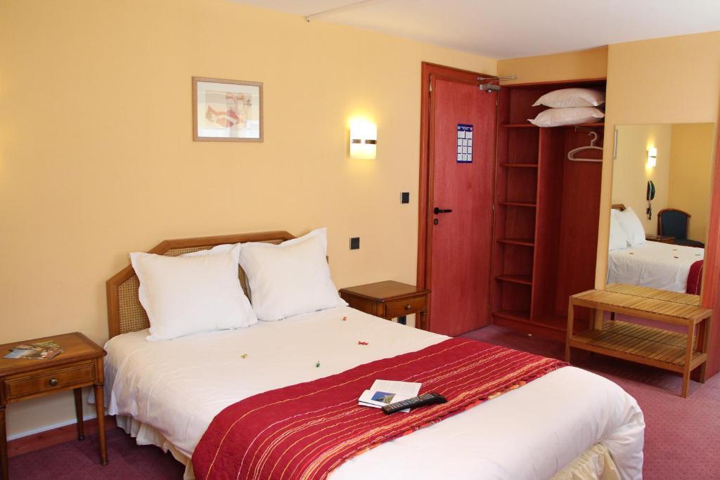Hotel Restaurant La Cigogne 묑스테르 객실 사진